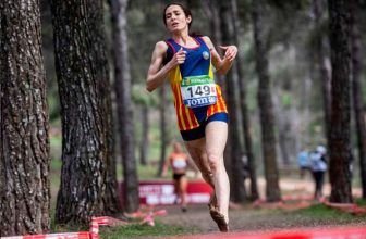 Participantes running eligen correr descalzas